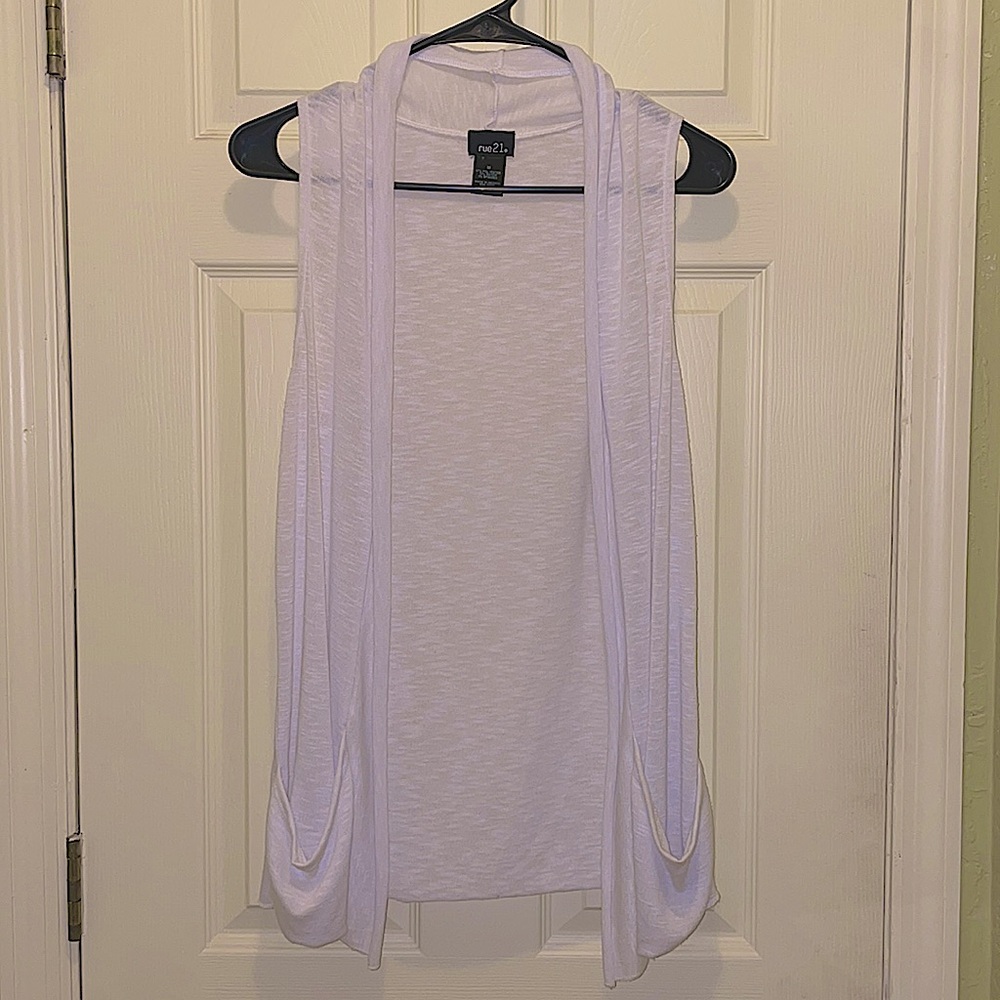 Rue 21 top White open front with pockets size Medium